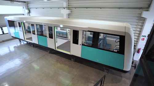 CAF码头区轻轨（DLR）的1:1模型演示